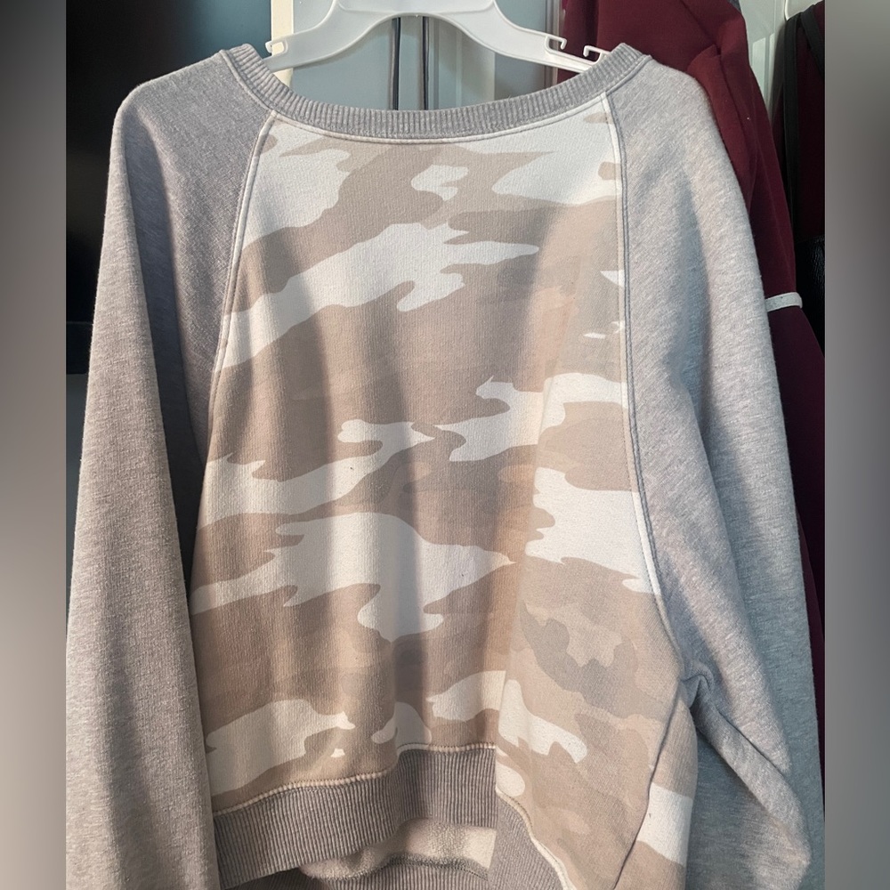 American Eagle crewneck